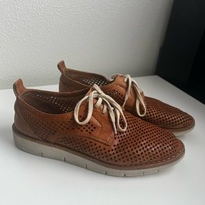 Trask leather sneakers size 7
